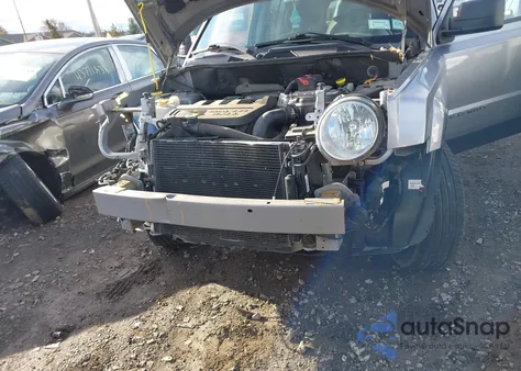 2017 Jeep Patriot Latitude 4X4 z USA, uszkodzony, nr VIN 1C4NJRFB1HD181386